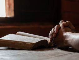 molitva, čovek, knjiga