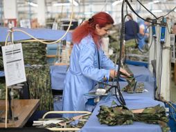 Ministar Gašić posetio kompaniju „Jumko“ u Vranju