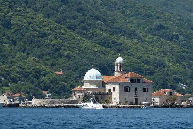 Ostrvce Gospa od Škrpjela, Boka Kotorska, Perast, Crna Gora
