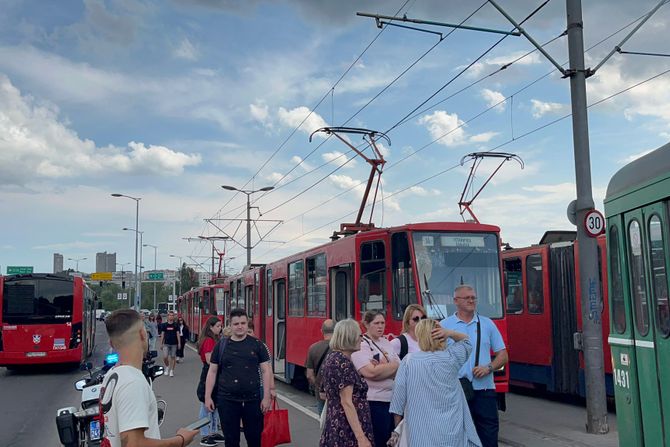 Tramvaj udario dete, Bulevar Oslobođenja