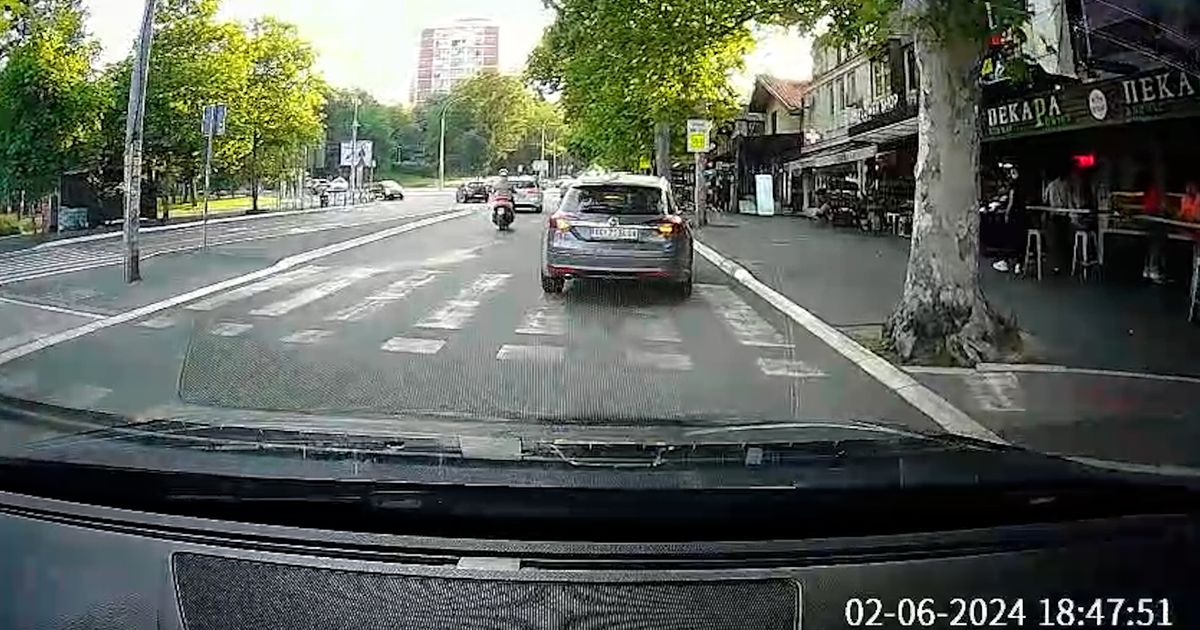 PAUK (NE) NOSI Ovo pravilo saobraćaja ne zna više od milion Beograđana: Smete da parkirate uz pešački, ako...