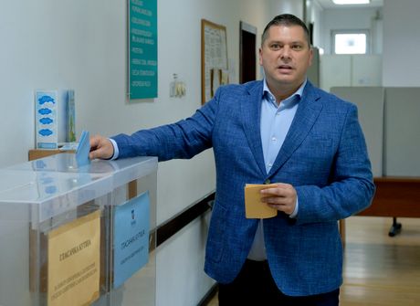 Srbija Beograd lokalni izbori 2024 glasanje Nikola Nikodijević Srbija Beograd lokalni izbori 2024 glasanje Nikola Nikodijević