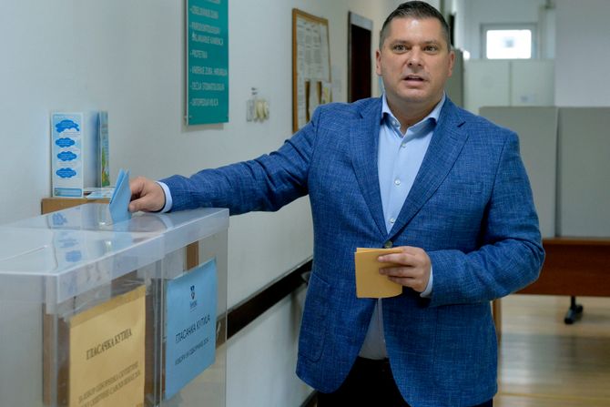 Srbija Beograd lokalni izbori 2024 glasanje Nikola Nikodijević Srbija Beograd lokalni izbori 2024 glasanje Nikola Nikodijević