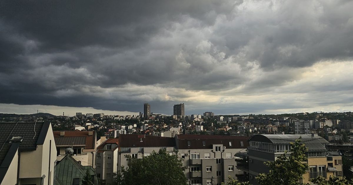 Sprema Se Potop U Pola Beograda, Centar Je Granica: Munje Paraju Nebo ...