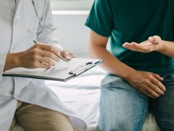 doktor, demencija, mlad čovek, ordinacija