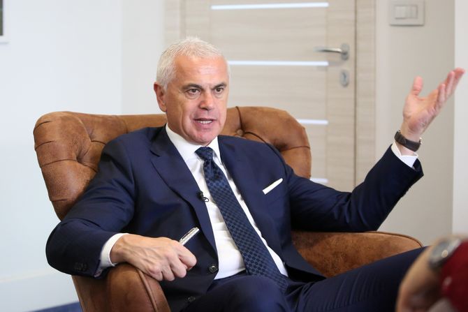 Zvezdan Terzić Zvezdan Terzić