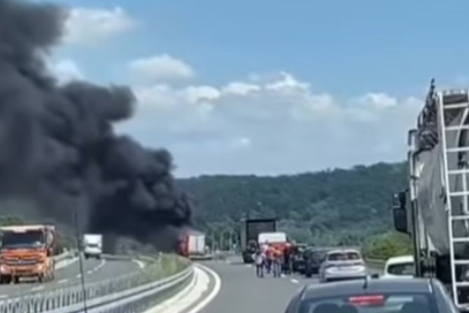 divci, valjevo, sudar, požar