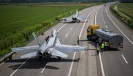 Ograničenje brzine više ne važi: Švajcarski borbeni avioni F/A-18 Hornet na auto putu