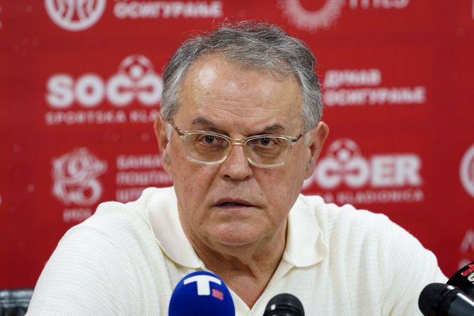 Košarka Košarkaši Crvene zvezde Crvena zvezda trofej titula šampiona Srbije konferencija za novinare Nebojša Čović Košarka Košarkaši Crvene zvezde Crvena zvezda trofej titula šampiona Srbije konferencija za novinare Nebojša Čović