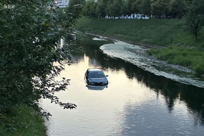 Automobil završio u Miljacki u Sarajevu