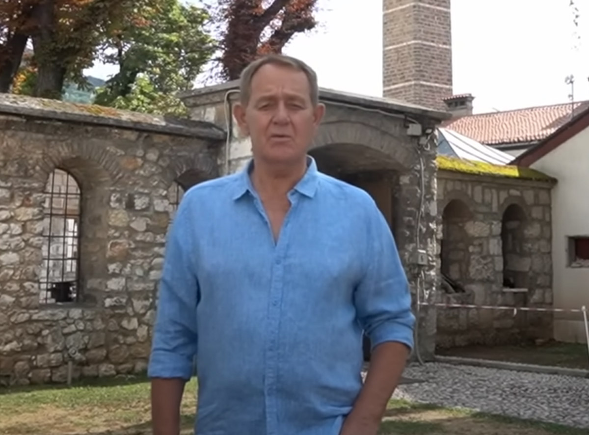 "Kažu da sam propao" Pevač napunio 80 godina pa šokirao priznanjem da prodaje imovinu: "Zarađivao sam 100.000"