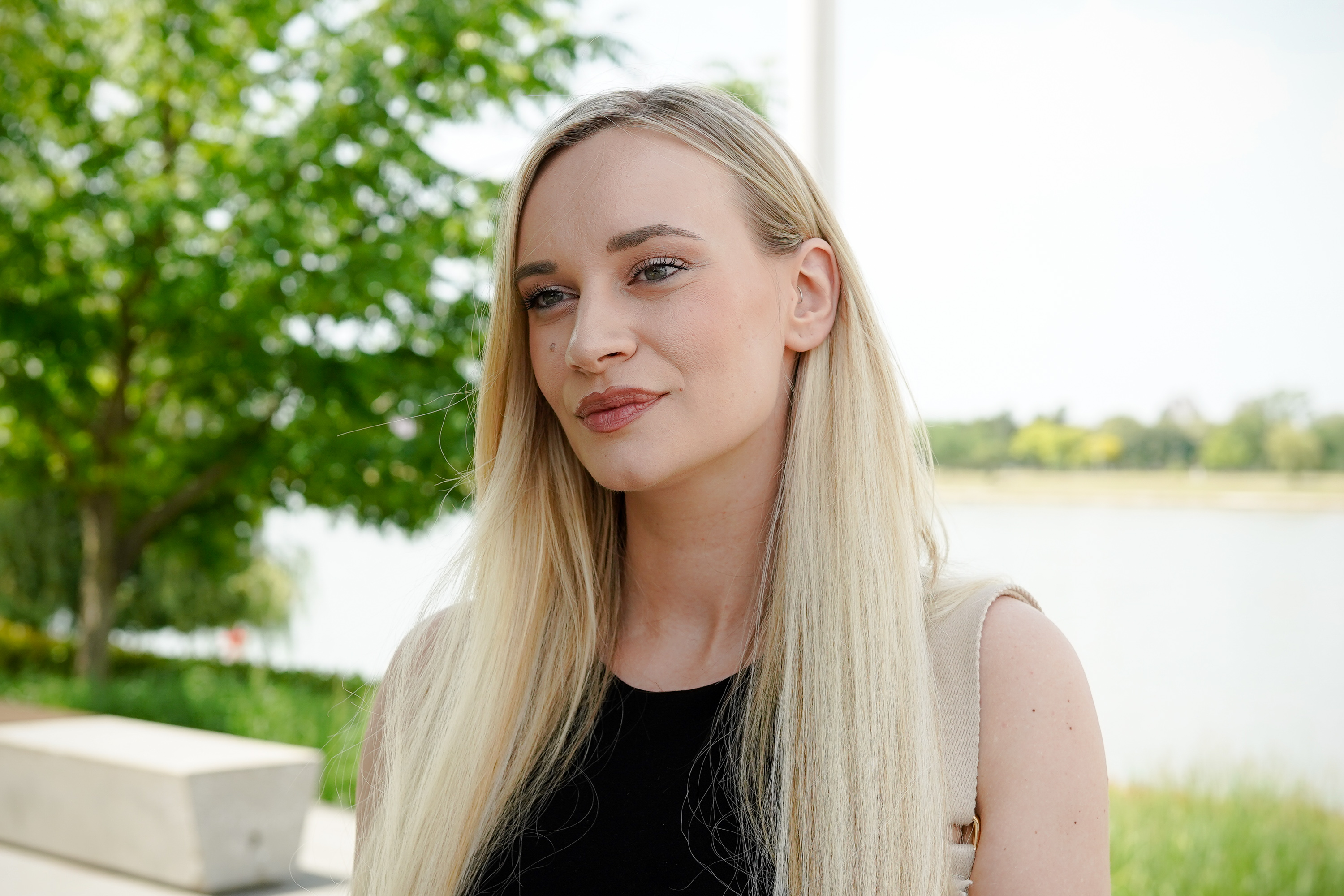 "Više me niko ne podržava" Pevačica prozvala kolege, pa otkrila: "Bili su oko mene dok sam bila aktuelna"