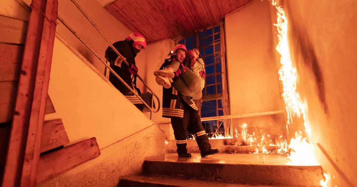 Muškarac se zapalio u stanu u Marseju, zbog požara evakuisani stanari zgrade