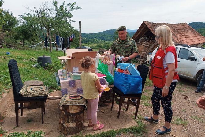 Vojska humanitarna pomoć Pomoć meštanima udaljenih planinskih sela