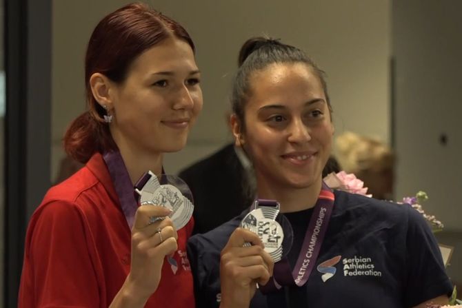 Angelina Topić, Adriana Vilagoš Angelina Topić, Adriana Vilagoš