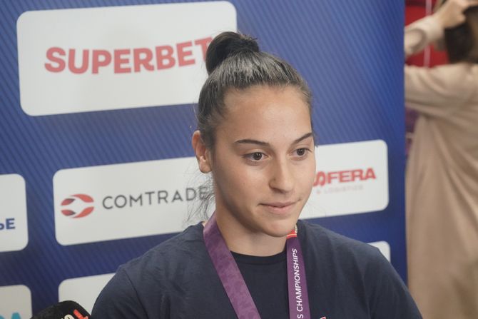 Atletika atletičarke Evropsko prvenstvo Rim Beograd aerodrom doček povratak medalje Angelina Topić i Adriana Vilagoš