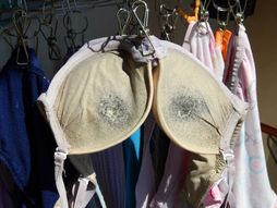 Prljav istrošen brushalter