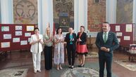 Nagrađeni radovi dece Kruševca krase emotivne table u gradu