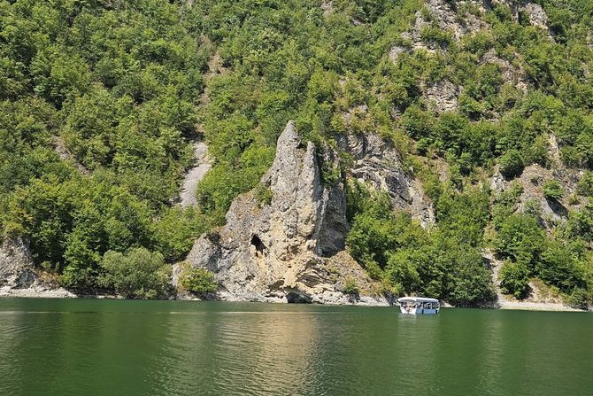 Zlatarsko jezero