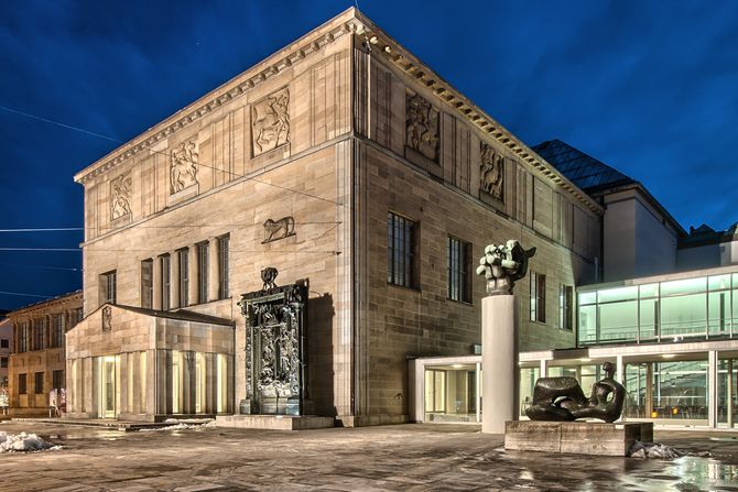 Muzej umetnosti, Kunsthaus u Cirihu   Kunstmuseum in Zurich by night Switzerland