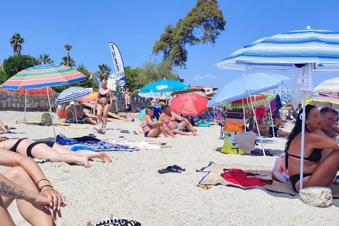 Hanioti, Grčka more plaža 2024