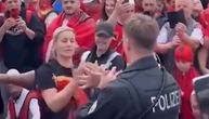 Skandal na Euru! Nemački policajac pokazivao "orla" i igrao sa navijačima Albanije