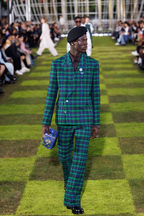 Louis Vuitton TODAYFASHIONINSPIRING SETS Paris Fashion Week Louis Vuitton TODAYFASHIONINSPIRING SETS Paris Fashion Week