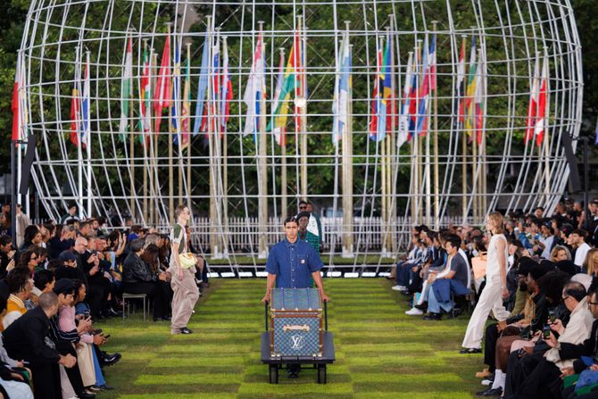 Louis Vuitton TODAYFASHIONINSPIRING SETS Paris Fashion Week