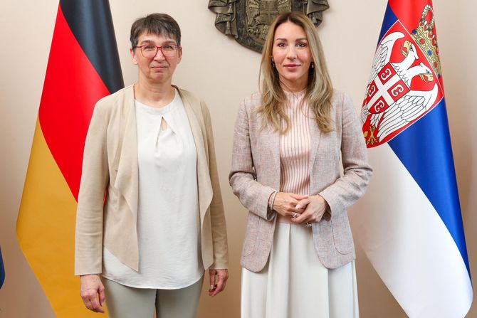 Anke Konrad i Dubravka Đedović Handanović Anke Konrad i Dubravka Đedović Handanović