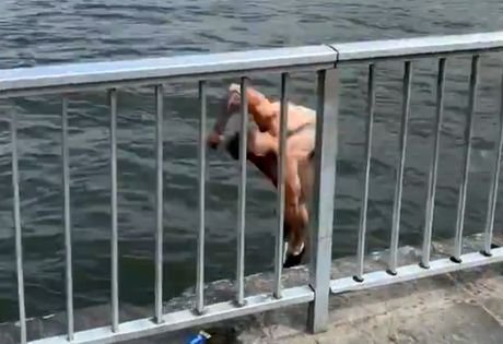 Čovek na EURO skočio u reku