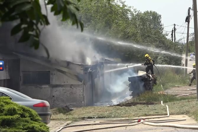 Gašenje velikog požara u fabrici Šid