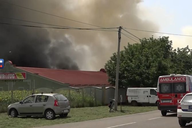 Veliki požar u fabricu u Šidu