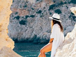 more, šešir, leto, devojka, stena, astrologija, zodijak