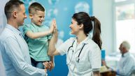 Dečak plesom u bolnici proslavio izlečenje od opake bolesti: "Moj ratniče, rak je izabrao pogrešno dete"
