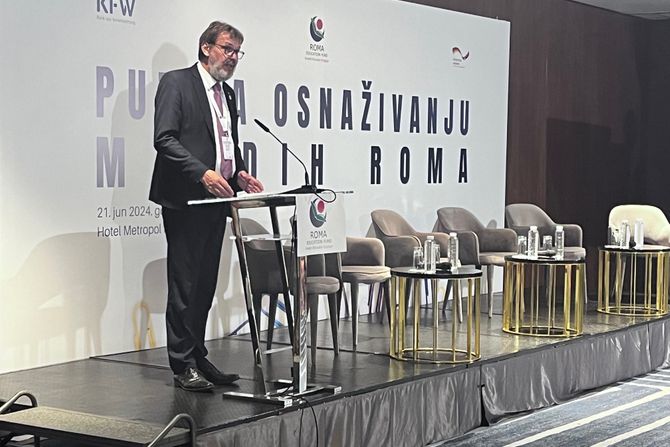 Tomislav Žigmanov na konferenciji Put ka osnaživanju mladih Roma