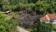 Gust dim prekrio naselje, jedva se diše: Veliki požar izbio u čačanskom naselju Ljubić