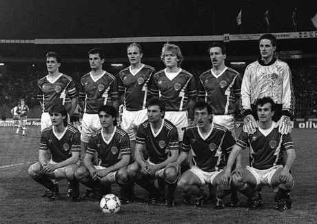 Fudbalska reprezentacija Jugoslavije, Faruk Hadžibegić, Davor Jozić, Predrag Spasić, Robert Prosinečki, Zoran Vulić, Tomislav Ivković, Robert Jarni, Darko Pančev, Dragiša Binić, Mehmed Baždarević, Dejan Savićević Fudbalska reprezentacija Jugoslavije, Faruk Hadžibegić, Davor Jozić, Predrag Spasić, Robert Prosinečki, Zoran Vulić, Tomislav Ivković, Robert Jarni, Darko Pančev, Dragiša Binić, Mehmed Baždarević, Dejan Savićević