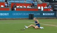 Strahovit pad teniserke na meču protiv Pegule: Ležala nekoliko minuta, ali ipak nastavila meč