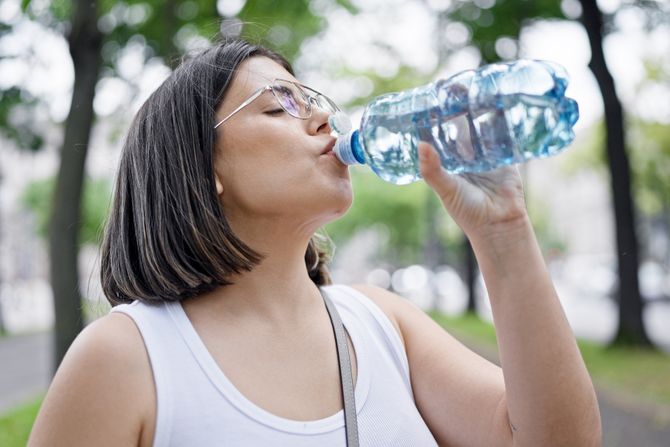 voda, plastična flaša, flaširana voda, vrućina voda, plastična flaša, flaširana voda, vrućina
