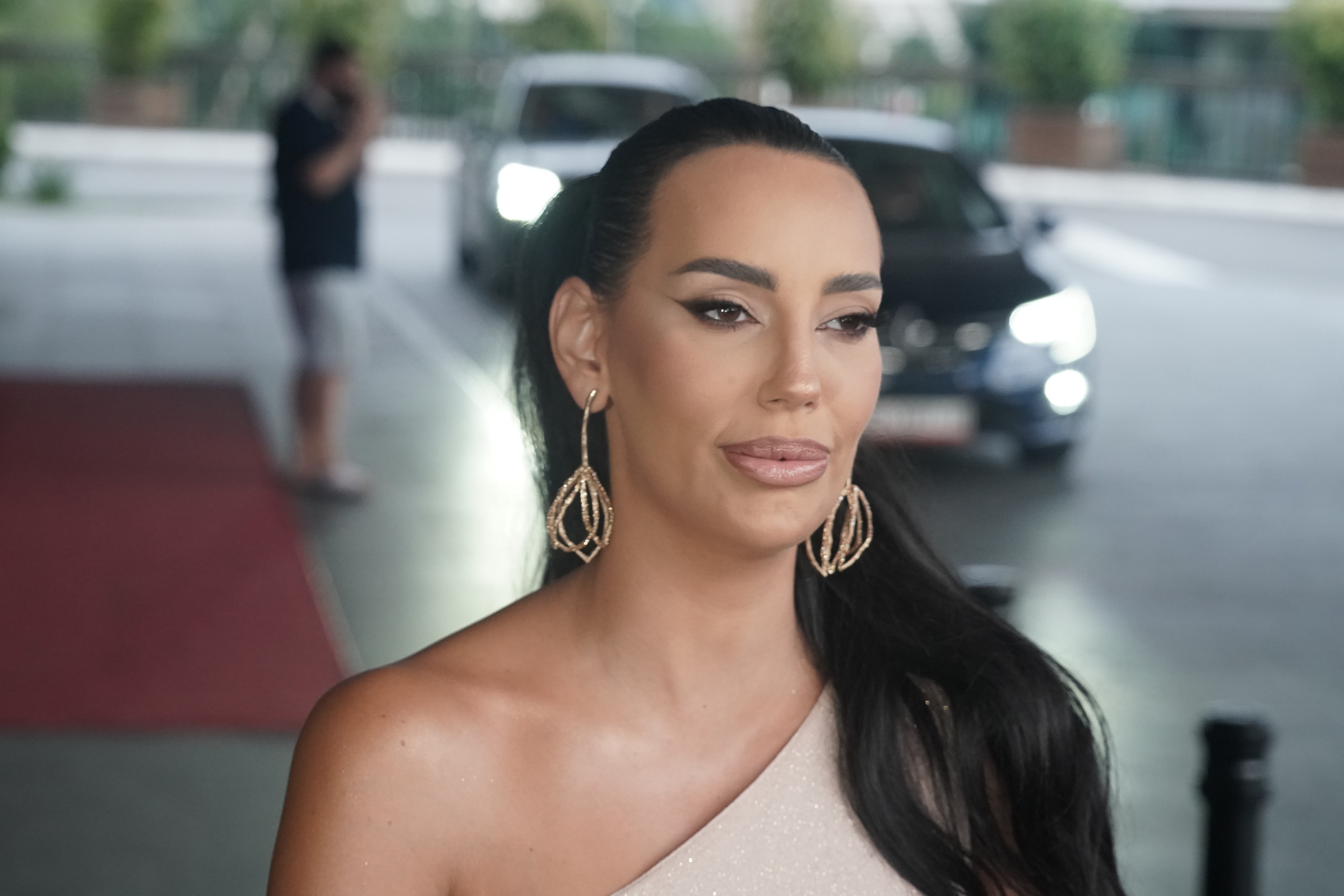 "Zvali su me klempava i daska": Katarini Grujić otac pomogao da ugradi silikone, a evo kako je mama reagovala