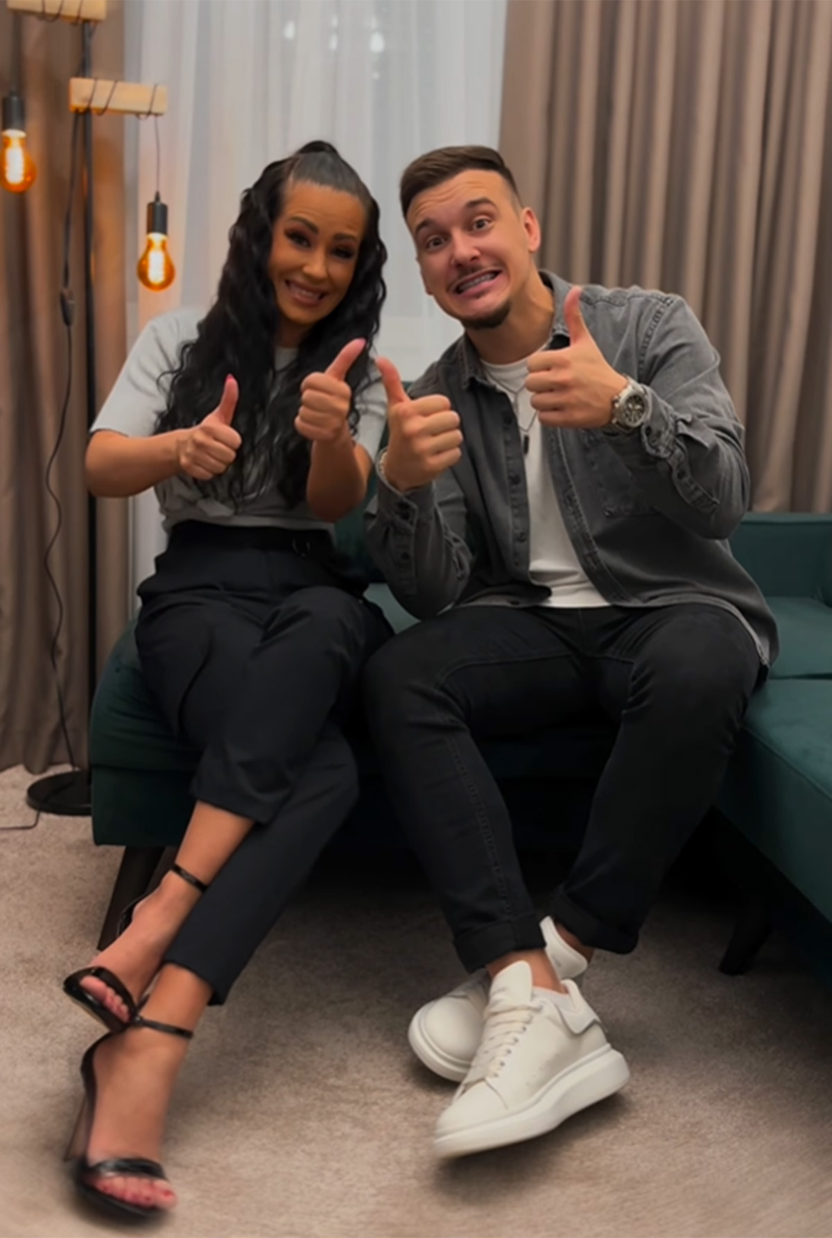 Prva fotografija sa ćerkicom: Pevač dobio dete sa Aleksandrom Bursać, pa se oglasio iz porodilišta