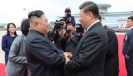 Pogledajte kakav doček je Kim Džong Un priredio za Si Đinpinga: Ona je sa njim čekala na aerodromu