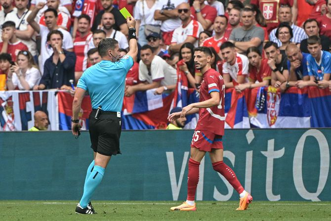 Fudbalska reprezentacija Srbije, Filip Mladenović, sudija Ištvan Kovač Fudbalska reprezentacija Srbije, Filip Mladenović, sudija Ištvan Kovač