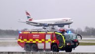 Požar na aerodromu Hitrou: Gorele pokretne stepenice odmah do parkiranog aviona