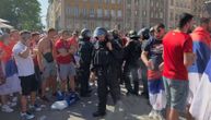 Policija upala među srpske navijače zbog baklji, mučila se da ih ugasi, a onda su dobili pesmu na nemačkom