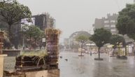 Nevreme tutnjalo, jak vetar obarao stabla u centru grada: Pogledajte snimak oluje u Novom Pazaru