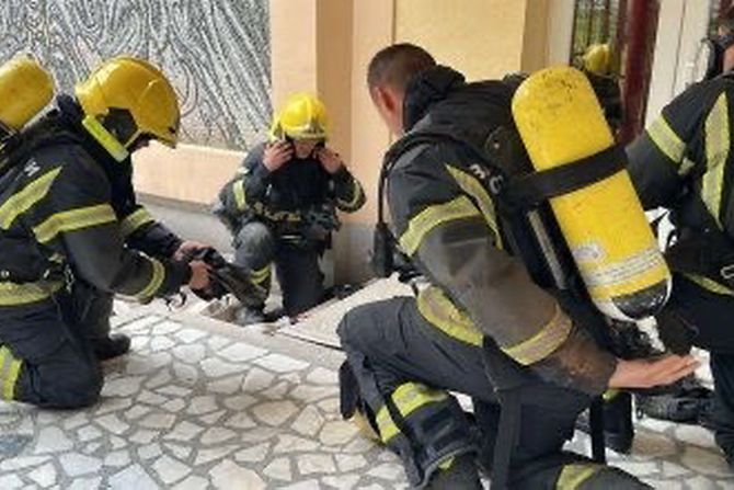 Rogoz u Pirotu grom udario u krov porodične kuće