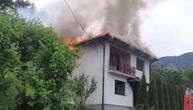 Lightning strikes house near Prijepolje and sets it on fire! Terrifying scenes as smoke, flames rise from roof