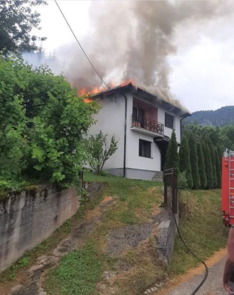 Grom udario u kuću kod Prijepolja Grom udario u kuću kod Prijepolja