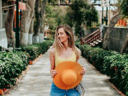 horoskop, zodijak, devojka, leto, šešir